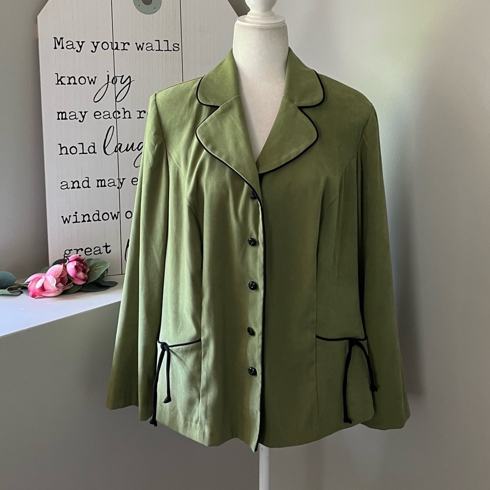 Dressbarn NWOT Laurel Green Velvety SoFt Lightweight Jacket
